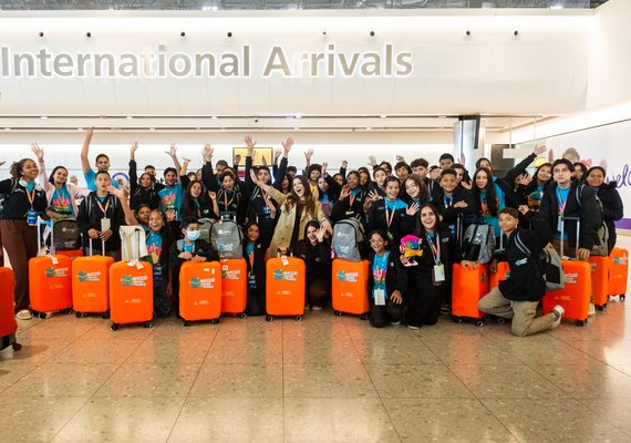 Millane Hora acompanha 50 estudantes da rede pública no intercâmbio do Maceió Abraça o Mundo na Inglaterra