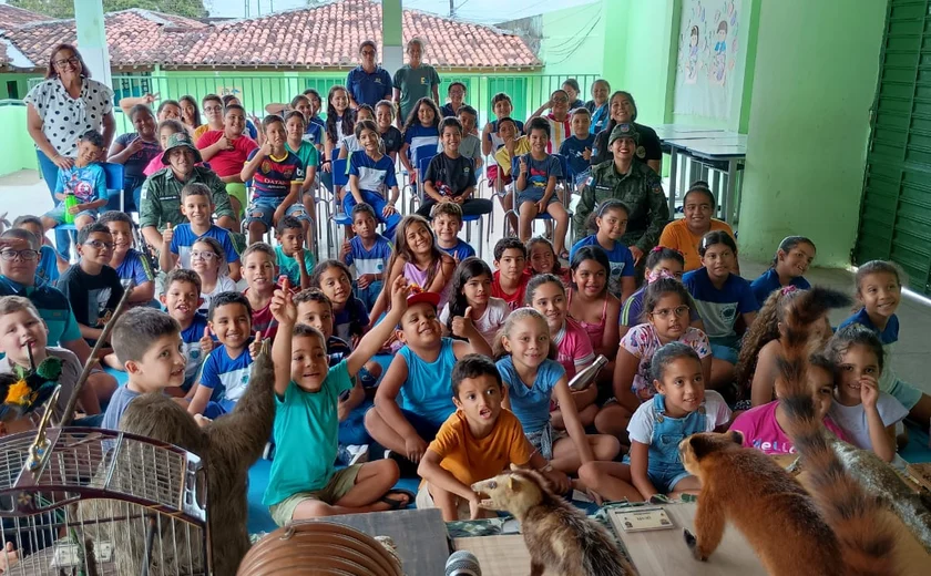 Sede de Aprender leva educação ambiental, faz coleta de água para análise e avalia estrutura de escolas durante a FPI