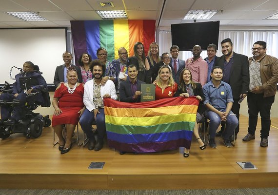 Estados e governo federal firmam pacto contra violência homofóbica