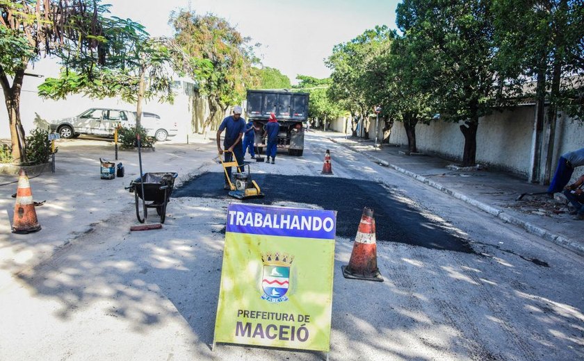Prefeitura de Maceió investe em serviços de manutenção de vias