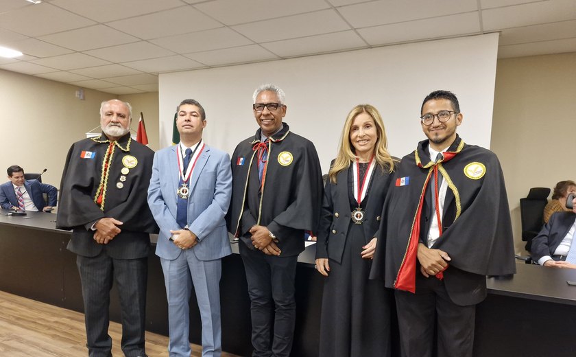 Advogado e diretor do SINDAV, Flávio Farias, recebe medalha Marcos Bernardes de Mello