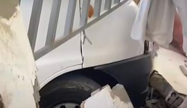Van bate em casa após falha nos freios em Viçosa