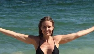 Paula Burlamaqui posa de biquíni e provoca Luana Piovani: 'Tá bom assim?'