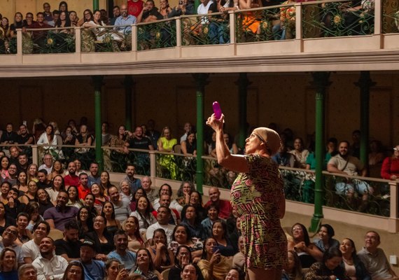 Teatro Solidário: Três Décadas de Cultura e Cidadania no Palco Alagoano