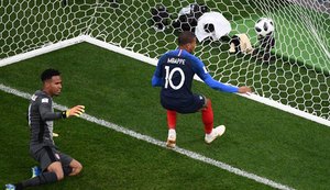França ganha, avança às oitavas e elimina o Peru da Copa do Mundo