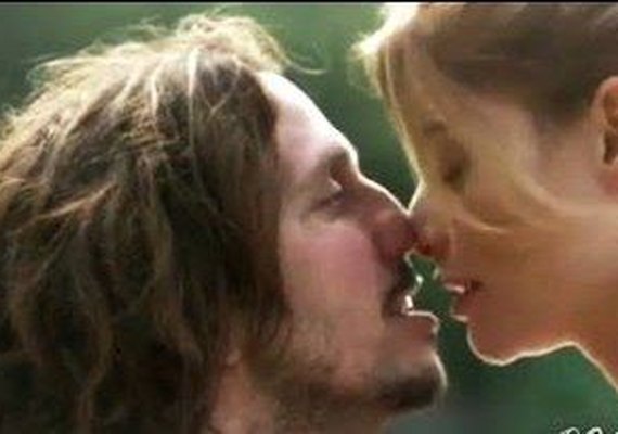 'Rock Story': Próximos capítulos! Gui esnoba Diana em discussão e ela o beija