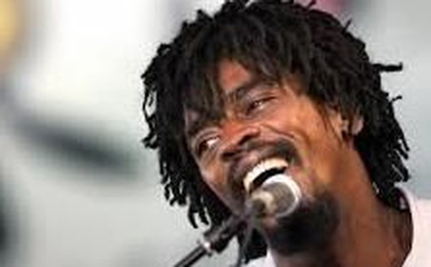 Vítima de racismo na internet, Seu Jorge 'perdoa' agressor