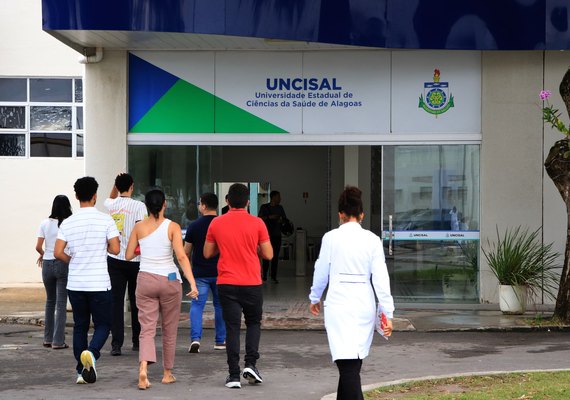 Situação de 158 alunos da Uncisal continua indefinida