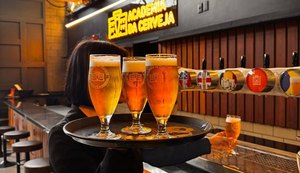 Dia do Garçom: Ambev oferece 5 mil bolsas de estudos para capacitação de profissionais