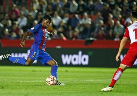 Lesões na defesa devem abrir espaço para brasileiro Marlon no Barça
