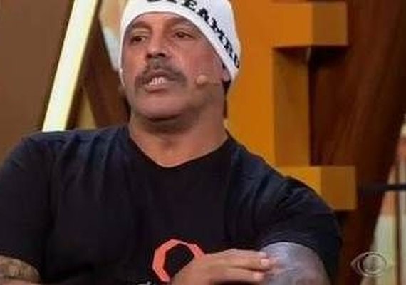 Mãe do filho de Frota decide processá-lo criminalmente após ataque na internet