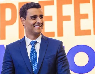 Prefeito JHC tenta reverter crise política