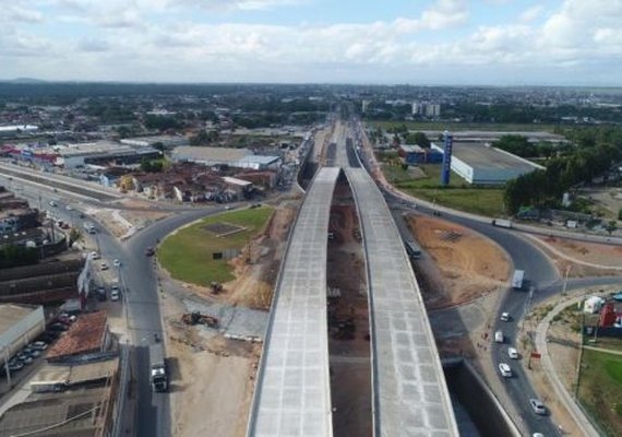 Com obras em fase final, começa a pavimentação do Viaduto da PRF em Maceió