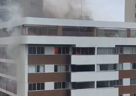 Homem morre carbonizado em incêndio em cobertura de prédio em Boa Viagem