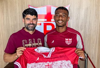 Zagueiro Lyncon é apresentado pelo CRB no CT Ninho do Galo