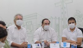 Em Arapiraca, Renan Calheiros critica redução do auxílio emergencial