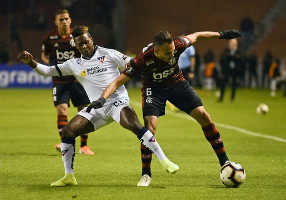 Flamengo cai contra LDU e se complica