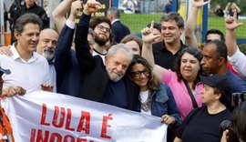 Ex-presidente Lula deixa a prisão em Curitiba após decisão do Supremo Tribunal Federal