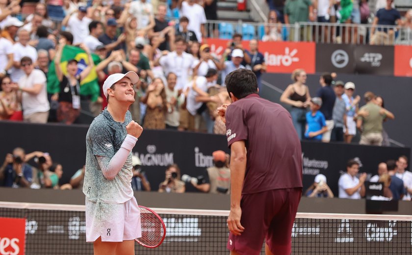 João Fonseca e Marcelo Melo garantem título de duplas do Rio Open