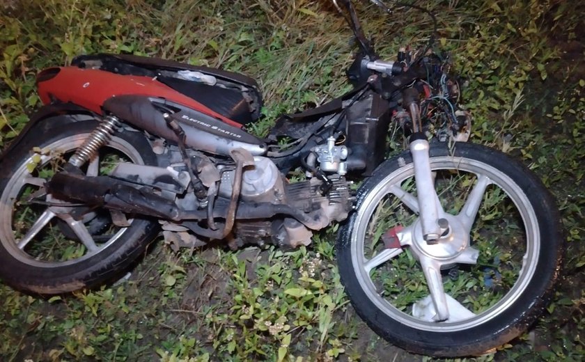 Duas pessoas ficam feridas em colisão frontal entre motocicletas