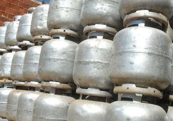 Redução do preço do gás de cozinha em 21,3% anunciada pela Petrobras não é sentida pelo consumidor