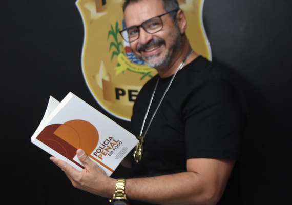 Policial penal de AL tem artigo sobre o papel da laborterapia dentro dos presídios publicado em livro