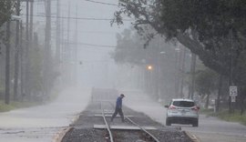 Furacão Delta perde força após entrar em Louisiana, nos Estados Unidos