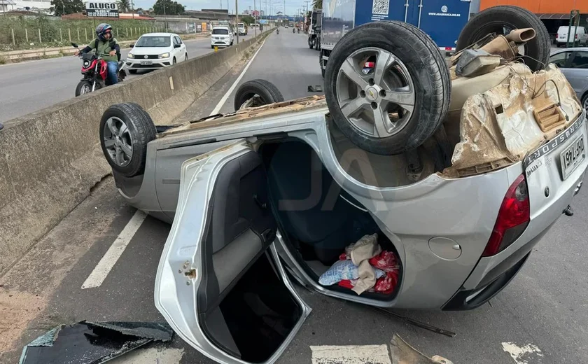 Capotamento é registrado na AL-110, em Arapiraca