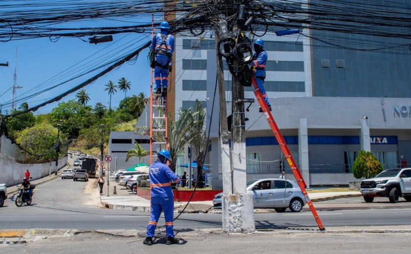 Projeto Poste Limpo já retirou mais de 300 toneladas de fiação em 18 bairros