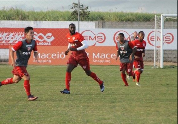 CRB realiza treinamento em dois períodos nesta segunda-feira