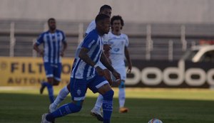 Em jogo marcado por substituição de jogador com Covid-19 no intervalo, CSA e Avaí empatam