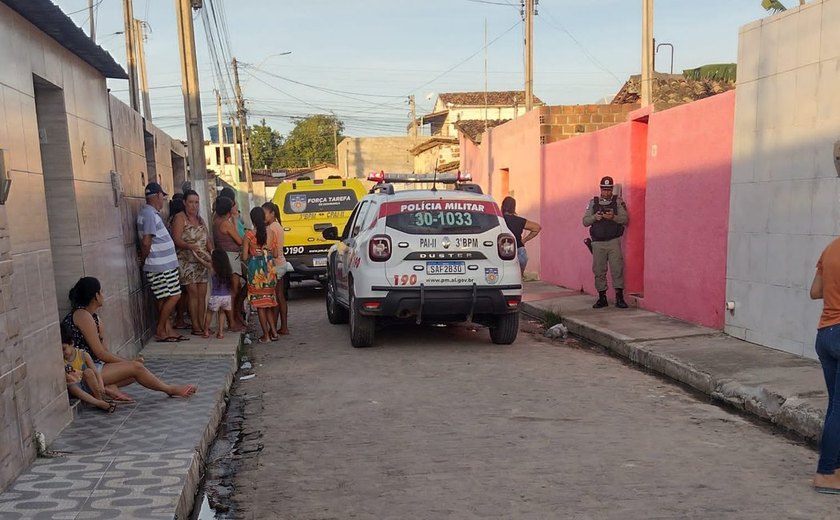 Durante surto psicológico, mulher coloca fogo na própria residência