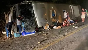 Acidente com ônibus em Pernambuco deixa ao menos 15 mortos