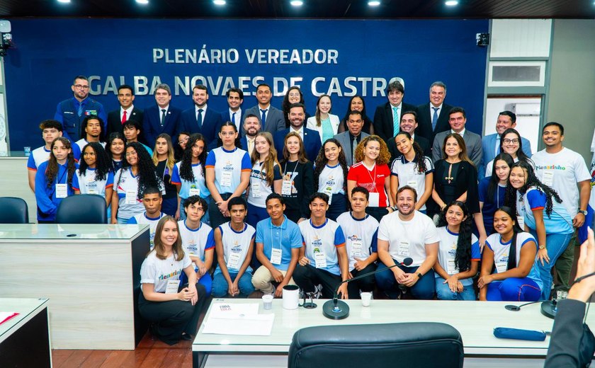 Câmara recebe estudantes vencedores do concurso de redação do Plenarinho