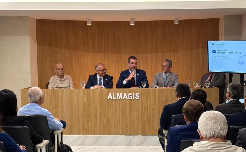 Corregedor interino participa de assembleia com juízes de Alagoas