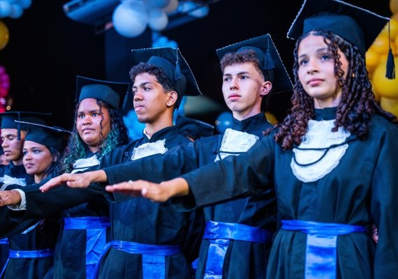 Cerca de 1.500 alunos da Semed celebram Formatura Unificada do 9º ano