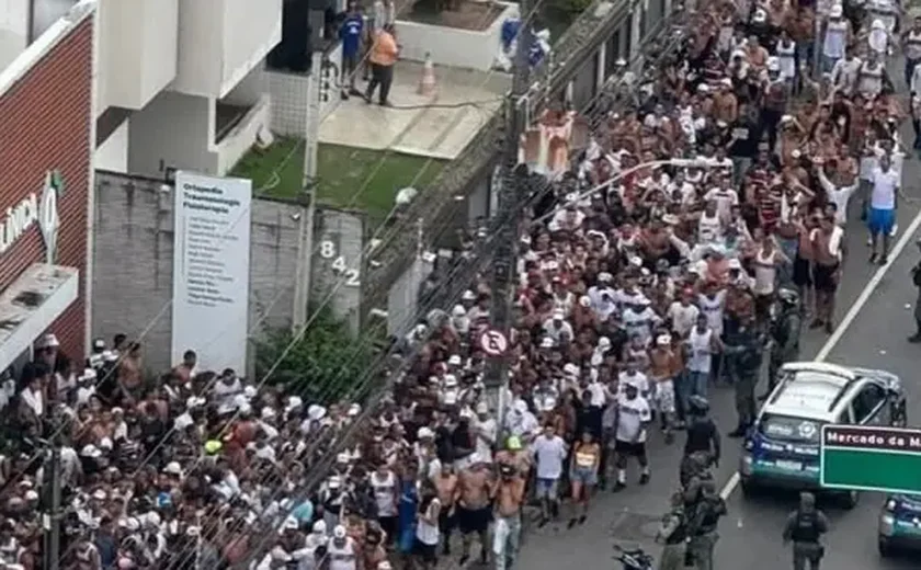 Confronto entre torcidas no Recife deixa feridos e destruição nas ruas