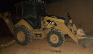 Trator roubado de canteiro de obras em Maceió é recuperado em Pernambuco