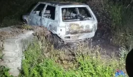 Corpos carbonizados em carro: perícia aponta hipótese de crime violento