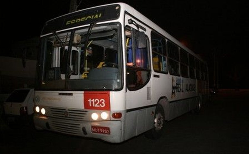 Adolescentes assaltam ônibus são perseguidos e apreendidos pela PM