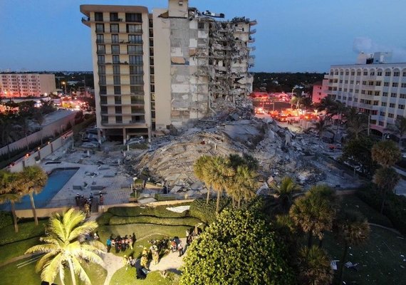 Prédio desmorona parcialmente em Miami Beach