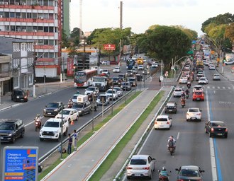 OAB faz consulta para decidir mudança de nome da principal avenida de Maceió