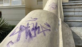 Prédio da Associação Comercial de Maceió é alvo de vandalismo no Jaraguá