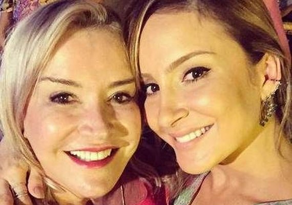 Mãe defende Claudia Leitte: “Não criei mau-caráter”