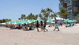 Mutirão recolhe mais de 48 kg de resíduos na praia da Pajuçara