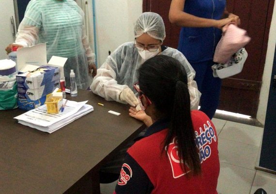 Secretaria de Saúde de Penedo leva testes rápidos para comerciários e lojistas
