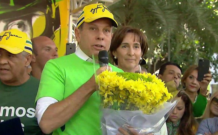 Doria dedica 'flores do mal' a Lula e Dilma