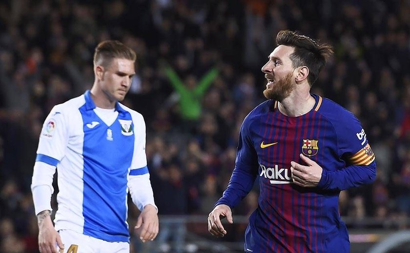 Messi faz três e resolve jogo complicado para o Barcelona