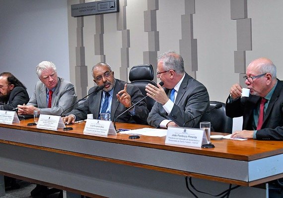 'Brasil não pode repetir o exemplo do Chile com reforma', dizem debatedores no Senado