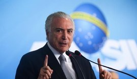 Michel Temer discute agenda de viagem aos EUA com ministros no Planalto